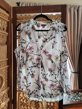 Vince Camuto White Sleeveless V-Neck Blouse with Pink & Green Floral
